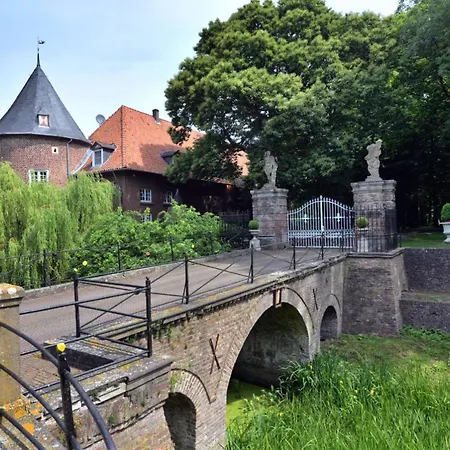 Ferienwohnung Schloss Hueth 2 Apartamento *